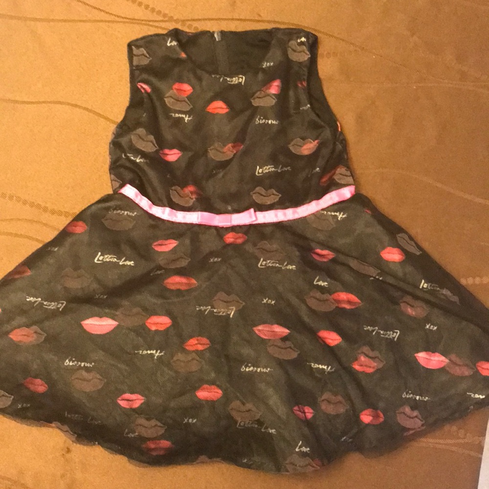 Kiss dress